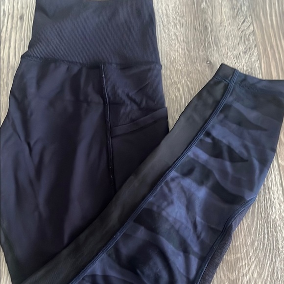 Lululemon Blue Camouflage Leggings - Picture 5 of 12